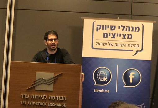 משה חוגג צילום פאנדר בכנס בבורסה בתל אביב